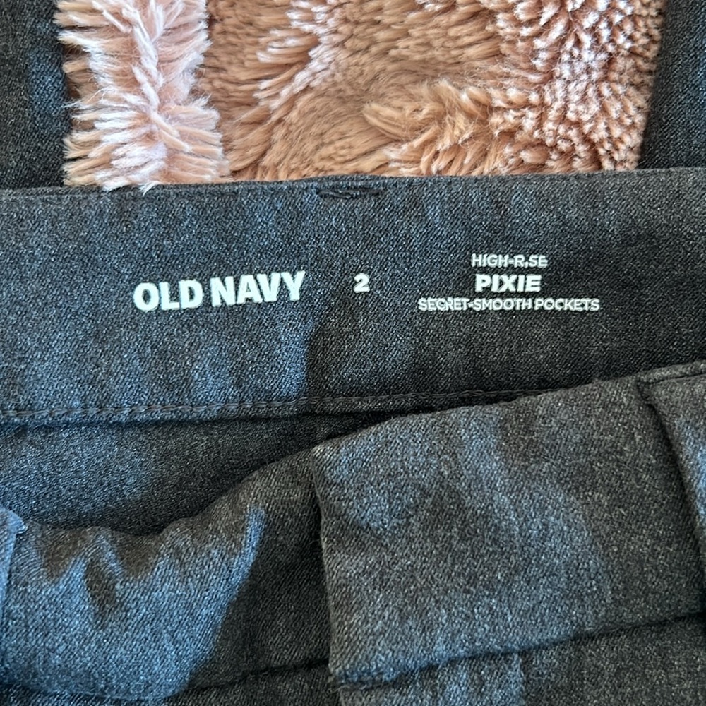 Old Navy High Rise Pixie - Picture 4 of 4
